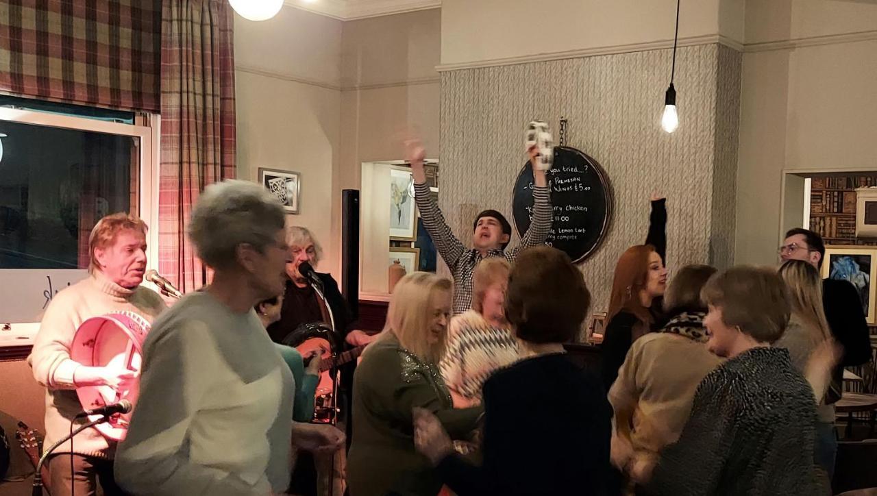 Готель Trawden Arms Community Owned Pub Winewall Екстер'єр фото