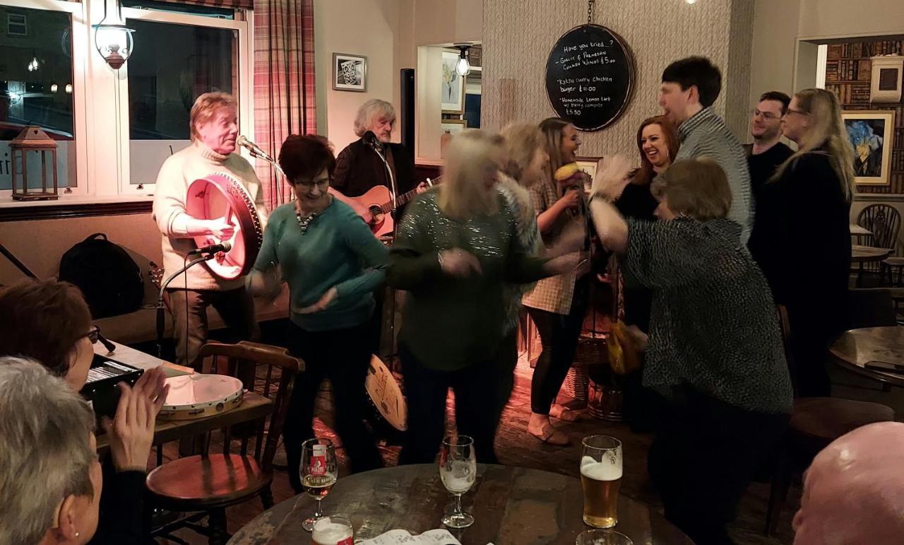 Готель Trawden Arms Community Owned Pub Winewall Екстер'єр фото